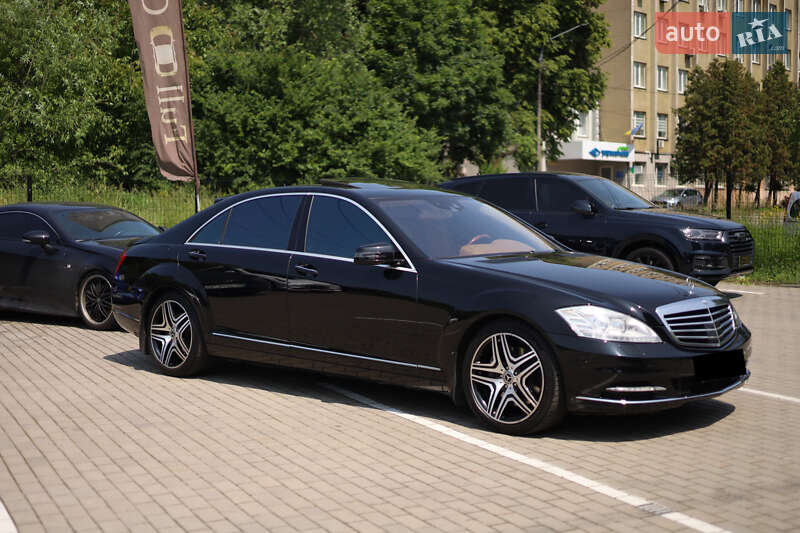 Mercedes-Benz S-Class 2011