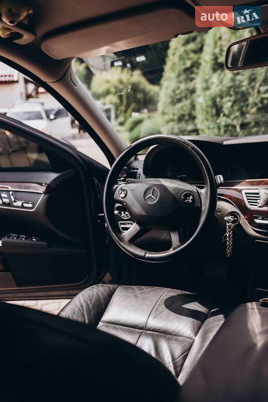 Седан Mercedes-Benz S-Class 2006 в Залещиках