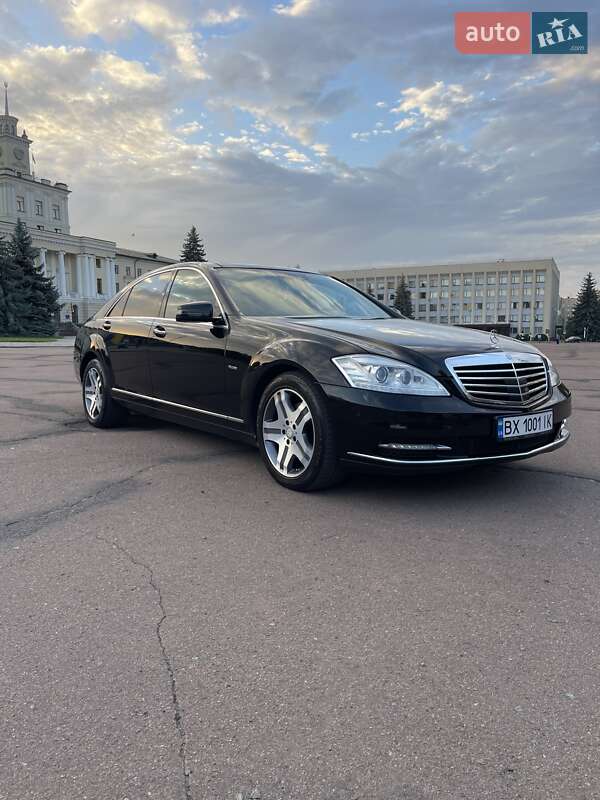 Mercedes-Benz S-Class 2012