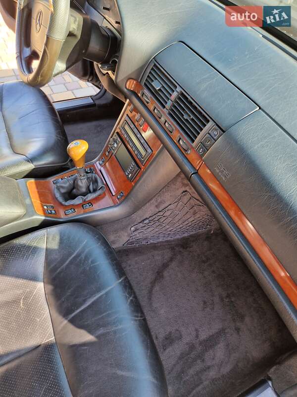 Седан Mercedes-Benz S-Class 1997 в Южноукраїнську