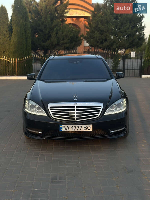 Mercedes-Benz S-Class 2011