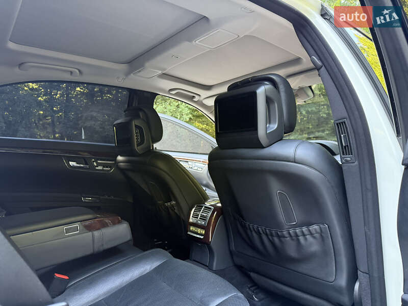 Седан Mercedes-Benz S-Class 2010 в Львові