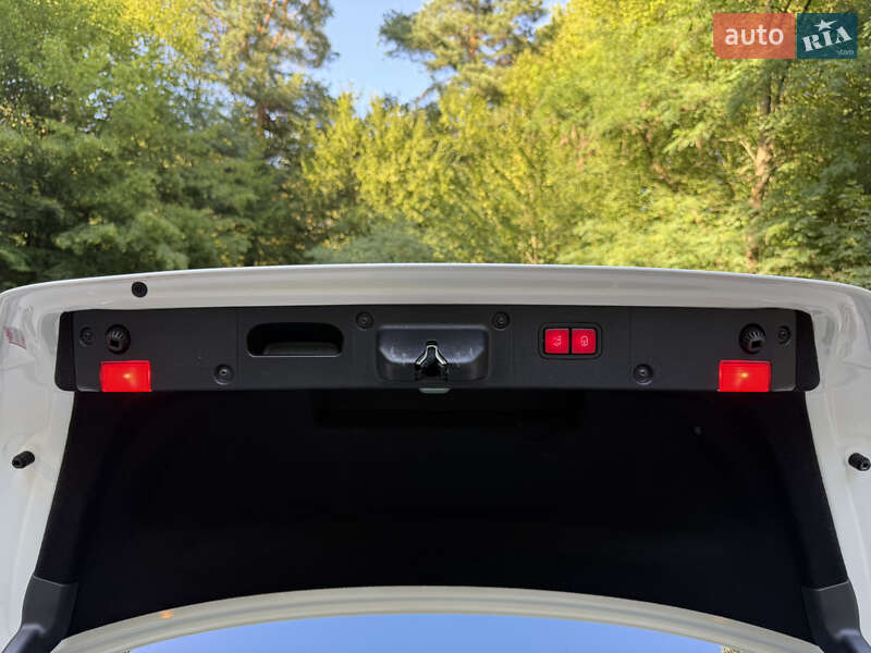 Седан Mercedes-Benz S-Class 2010 в Львові