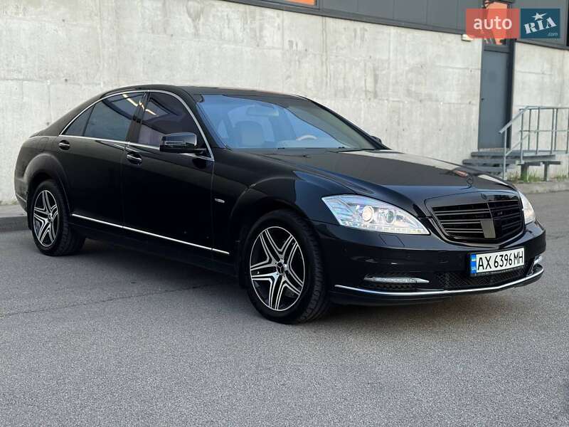 Mercedes-Benz S-Class 2011
