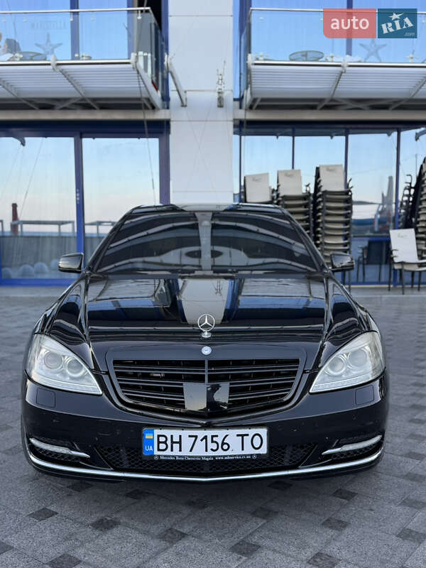Mercedes-Benz S-Class 2011