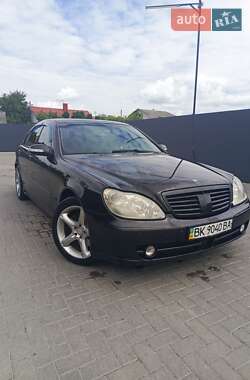 Седан Mercedes-Benz S-Class 2004 в Остроге