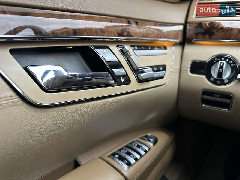 Седан Mercedes-Benz S-Class 2006 в Львове