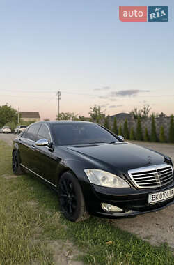 Седан Mercedes-Benz S-Class 2006 в Ровно