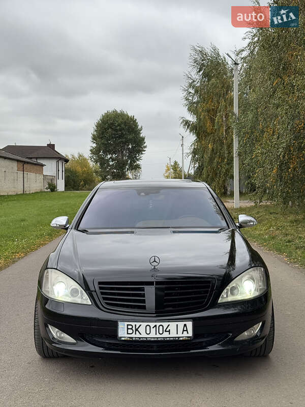 Седан Mercedes-Benz S-Class 2006 в Ровно