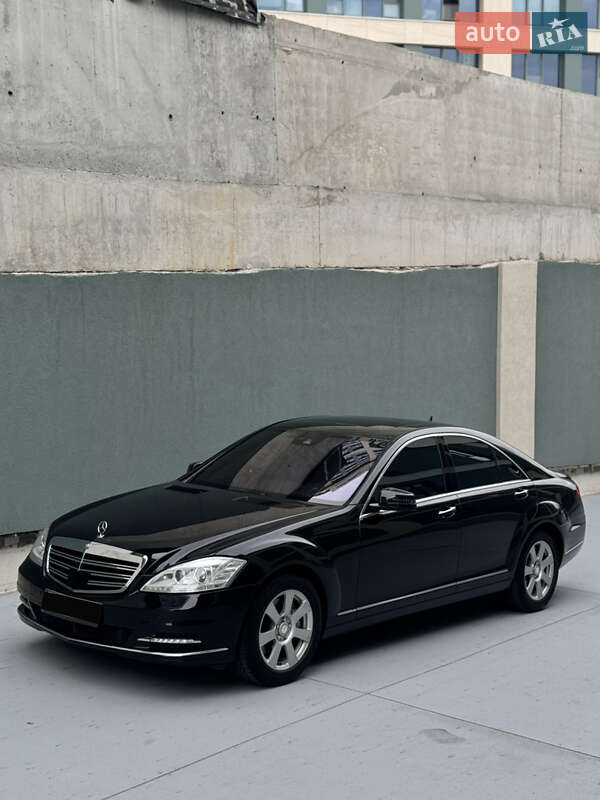 Седан Mercedes-Benz S-Class 2010 в Дніпрі