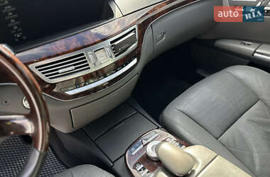 Седан Mercedes-Benz S-Class 2005 в  фото 25 Седан Mercedes-Benz S-Class 2005 в
