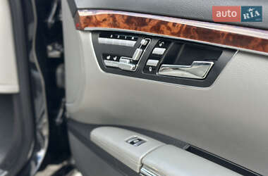 Седан Mercedes-Benz S-Class 2005 в  фото 33 Седан Mercedes-Benz S-Class 2005 в