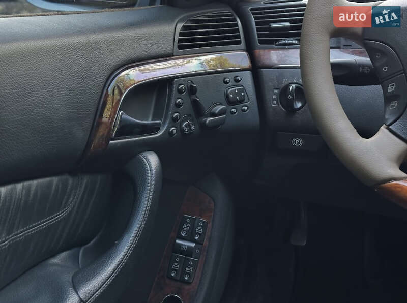 Седан Mercedes-Benz S-Class 2004 в Брошневі-Облозі