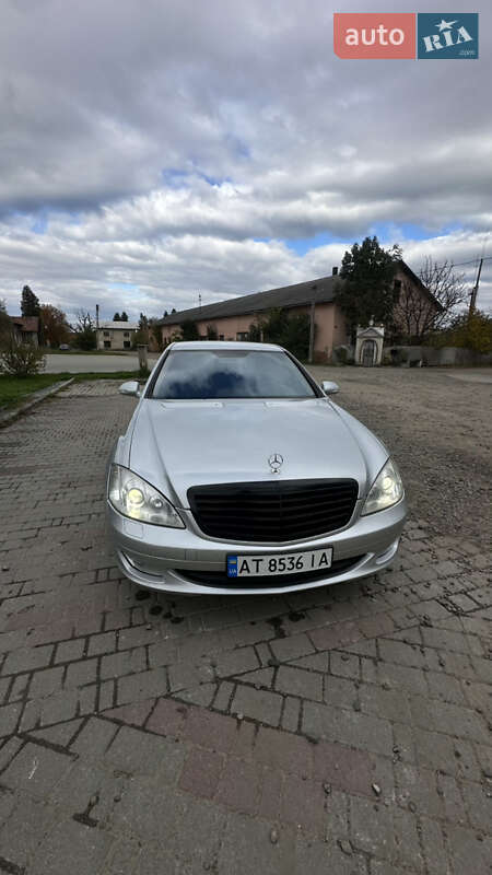 Седан Mercedes-Benz S-Class 2006 в Косове