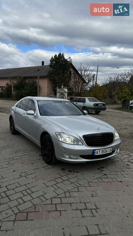 Седан Mercedes-Benz S-Class 2006 в Косове