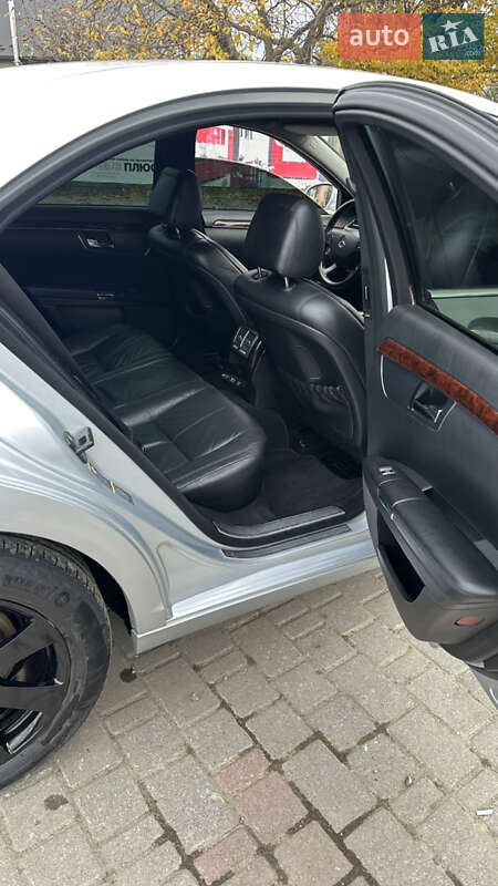 Седан Mercedes-Benz S-Class 2006 в Косове