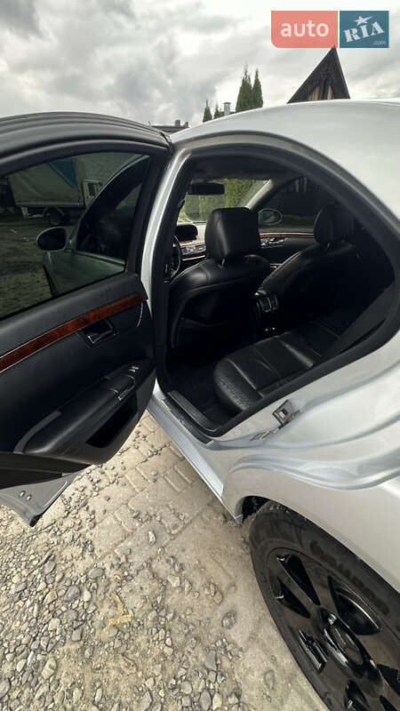 Седан Mercedes-Benz S-Class 2006 в Косове