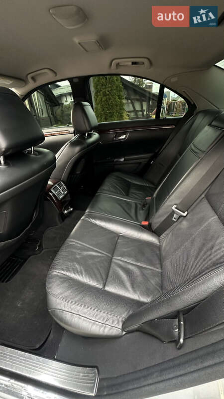 Седан Mercedes-Benz S-Class 2006 в Косове