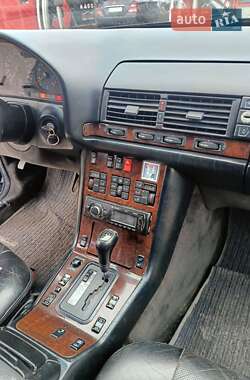 Седан Mercedes-Benz S-Class 1995 в  фото 21 Седан Mercedes-Benz S-Class 1995 в
