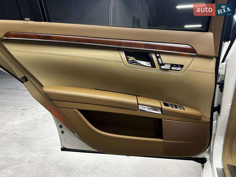 Седан Mercedes-Benz S-Class 2006 в Черновцах