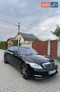 Седан Mercedes-Benz S-Class 2010 в Ровно