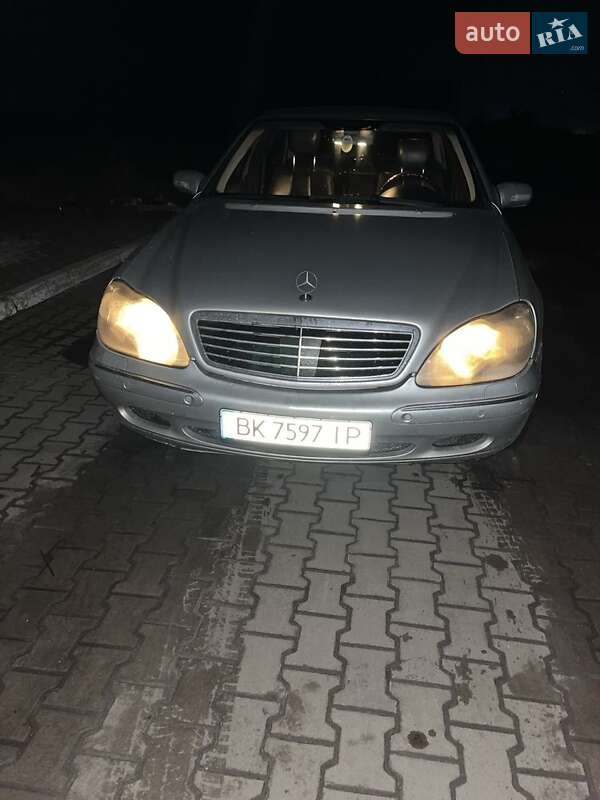Седан Mercedes-Benz S-Class 2000 в Вараші