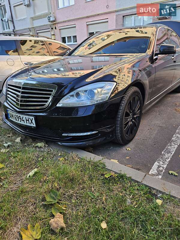 Mercedes-Benz S-Class 2011