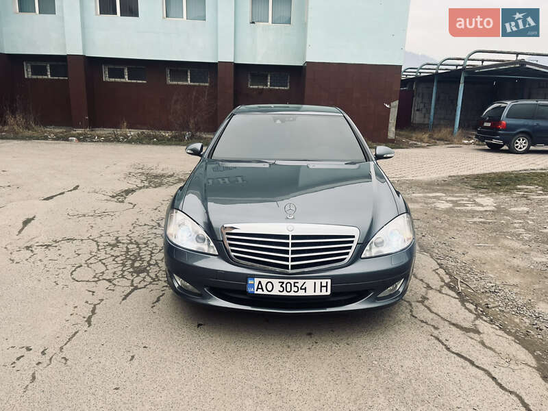 Седан Mercedes-Benz S-Class 2008 в Рахові