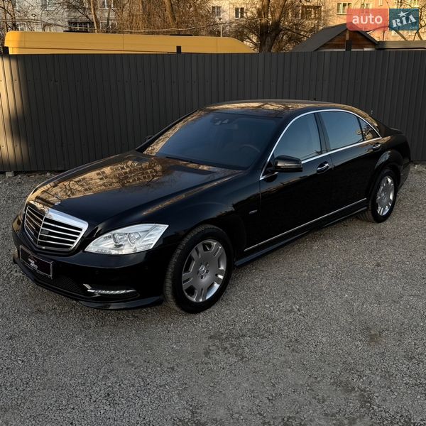 Mercedes-Benz S-Class 2011