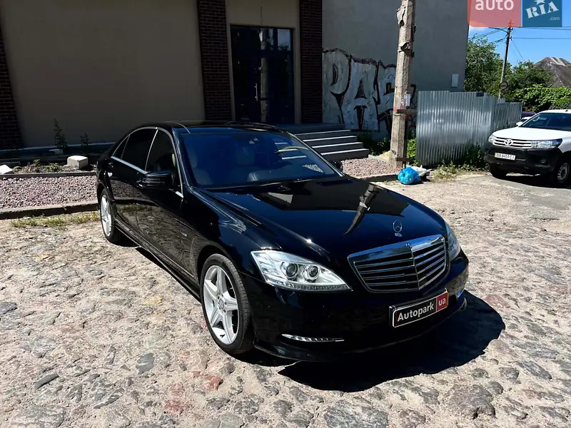 Mercedes-Benz S-Class