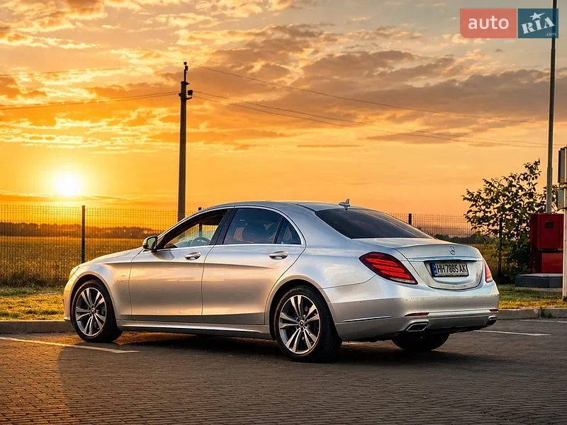 Mercedes-Benz S-Class