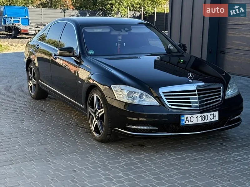 Mercedes-Benz S-Class 2012