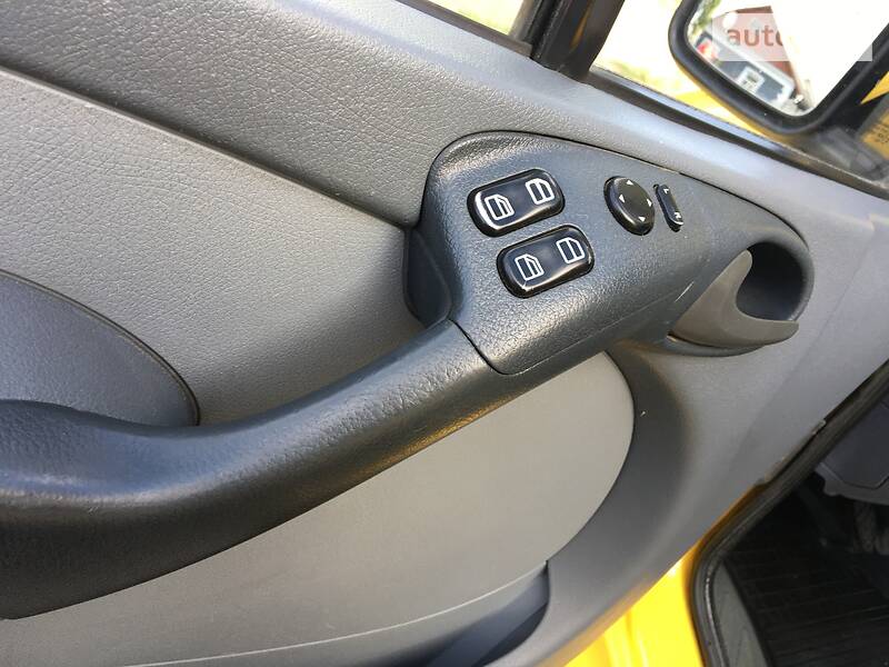 Вантажопасажирський фургон Mercedes-Benz Sprinter 2005 в Хмельницькому