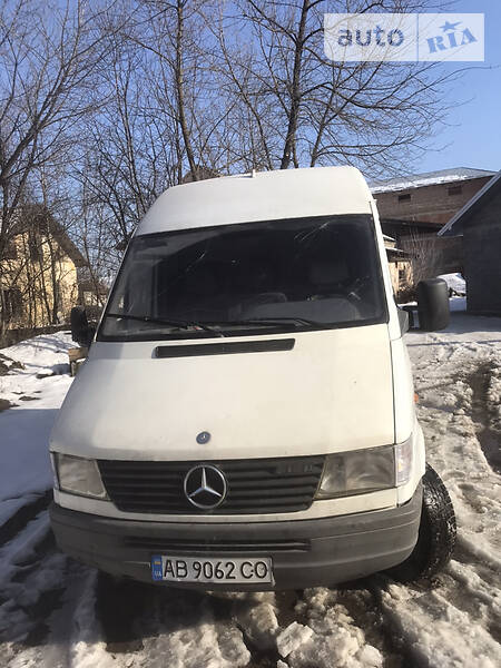 Грузопассажирский фургон Mercedes-Benz Sprinter 2000 в Косове