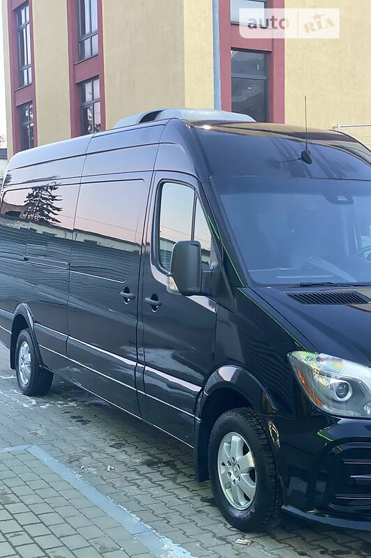 Мікроавтобус Mercedes-Benz Sprinter 2015 в 