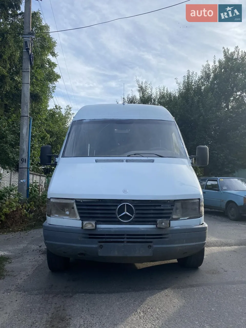 мерседес спринтэр 312 макси база пасажир 18 мест,  на ходу обьём двигателя2.9литр турбо,требует сборки салона, машинка прварена и покрашена, срочная продажа, все востальные вопросы по телефону, реальному покупателю торг, машинка на мне, любое переоформление