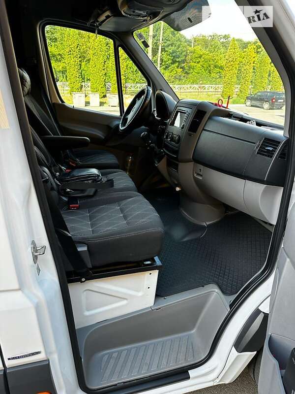 Грузопассажирский фургон Mercedes-Benz Sprinter 2016 в Каменец-Подольском