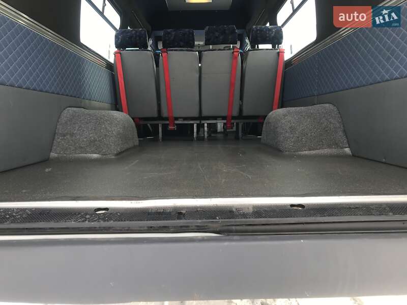 Вантажопасажирський фургон Mercedes-Benz Sprinter 2006 в Рівному