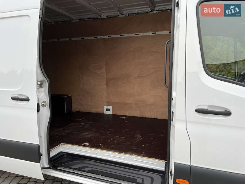 Вантажний фургон Mercedes-Benz Sprinter 2019 в Чернівцях