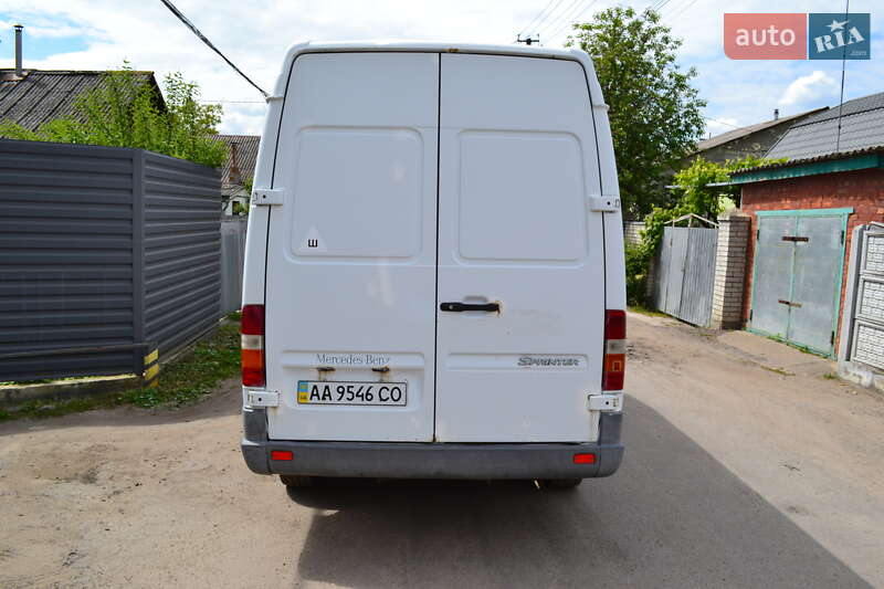 Вантажний фургон Mercedes-Benz Sprinter 2000 в Житомирі