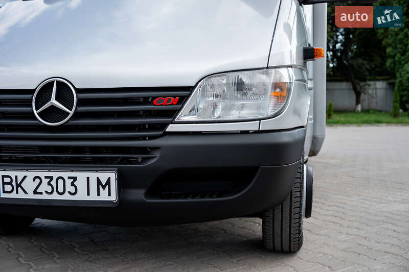 Грузовой фургон Mercedes-Benz Sprinter 2002 в Ровно