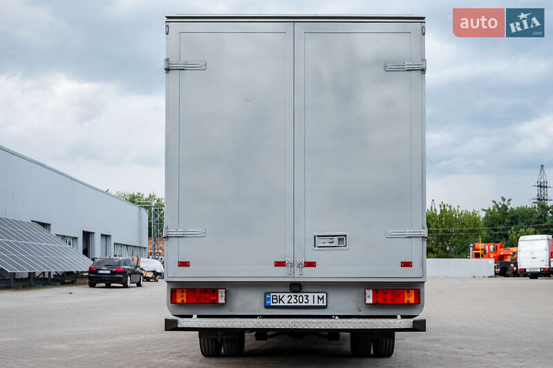 Грузовой фургон Mercedes-Benz Sprinter 2002 в Ровно