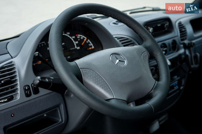Грузовой фургон Mercedes-Benz Sprinter 2002 в Ровно