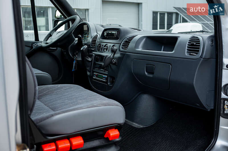 Грузовой фургон Mercedes-Benz Sprinter 2002 в Ровно