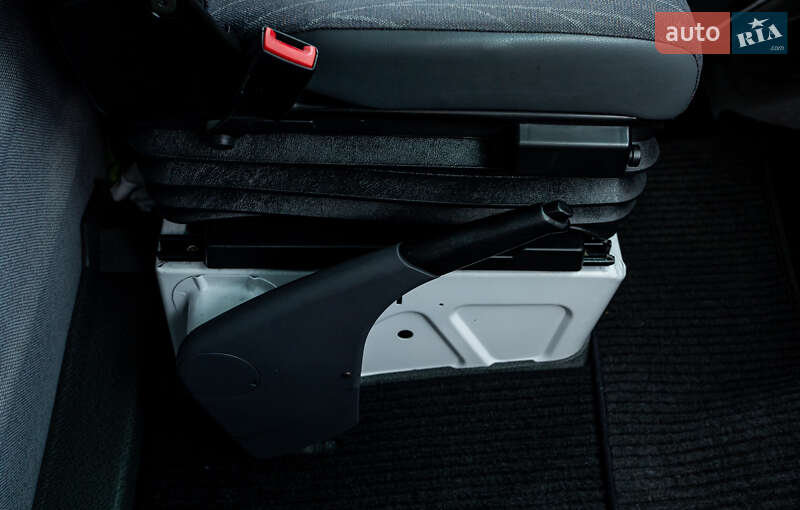 Грузовой фургон Mercedes-Benz Sprinter 2002 в Ровно