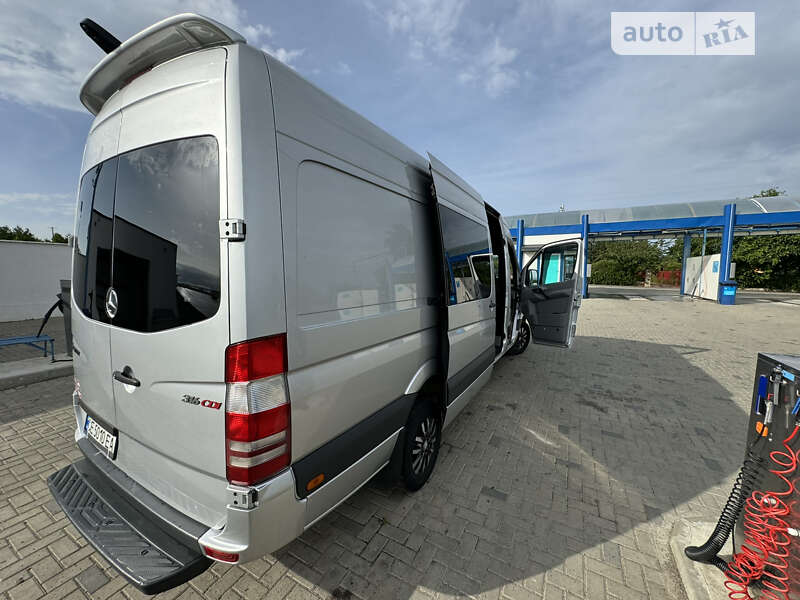 Вантажопасажирський фургон Mercedes-Benz Sprinter 2012 в Чернівцях