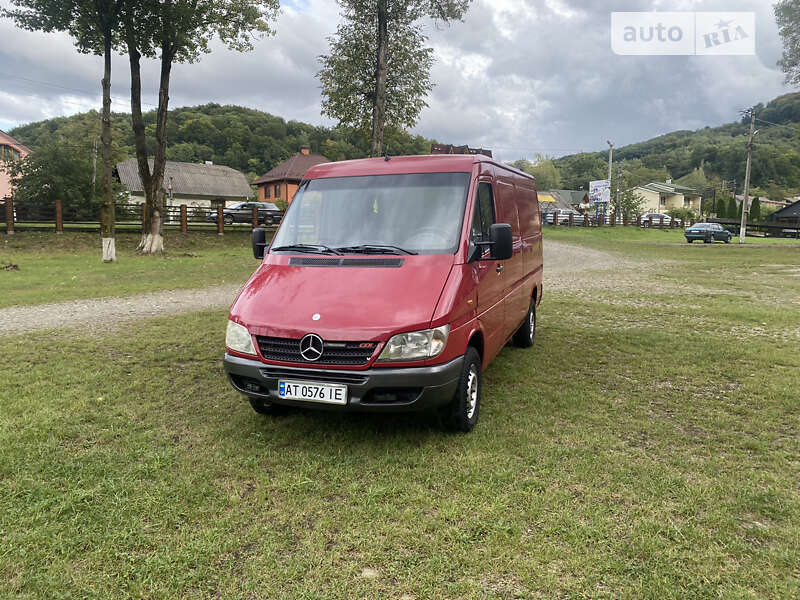 Грузовой фургон Mercedes-Benz Sprinter 2004 в Вижнице