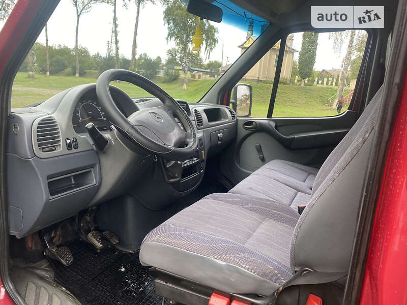 Грузовой фургон Mercedes-Benz Sprinter 2004 в Вижнице
