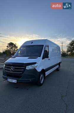 Грузовой фургон Mercedes-Benz Sprinter 2019 в 