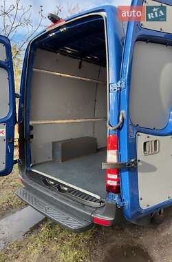 Грузовой фургон Mercedes-Benz Sprinter 2015 в 